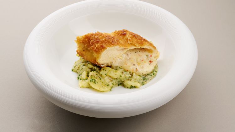 Gericht mit Käse von Christian Kuchler, Backhuhn mit Kartoffelsalat